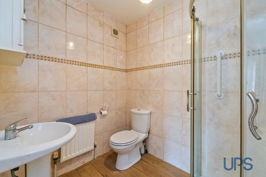APT1, 1d Fruithill Pk