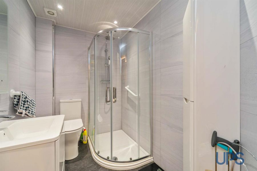 APT1, 1d Fruithill Pk