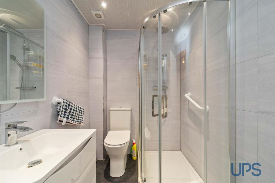 APT1, 1d Fruithill Pk