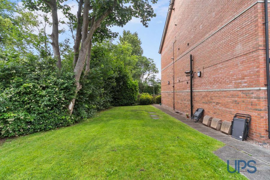 APT1, 1d Fruithill Pk