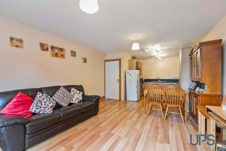 APT1, 1d Fruithill Pk