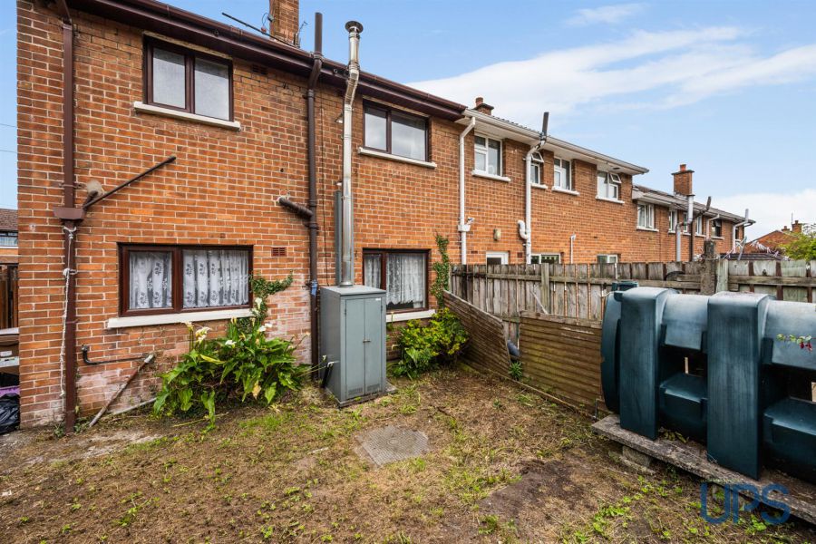 36 Andersonstown Park West