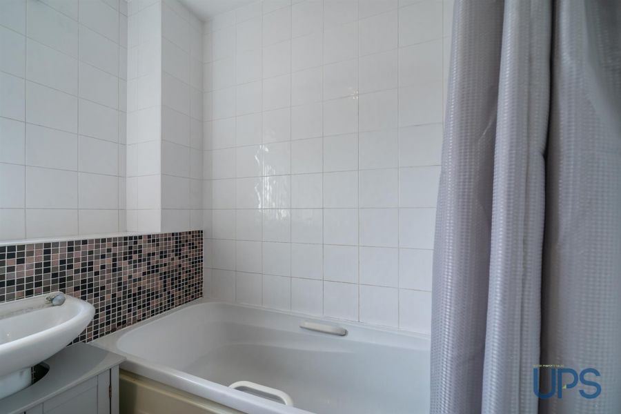 Apt 11, 15 St. Annes Road