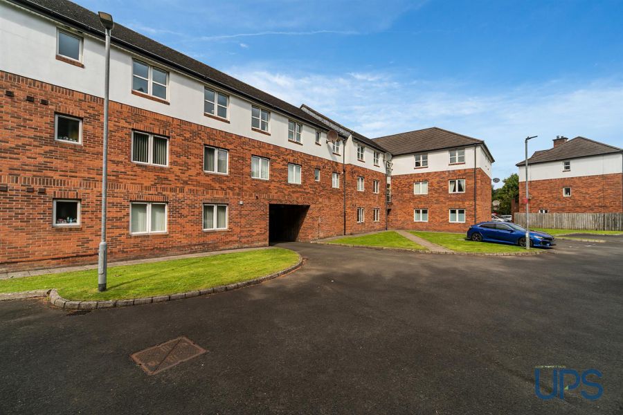Apt 11, 15 St. Annes Road