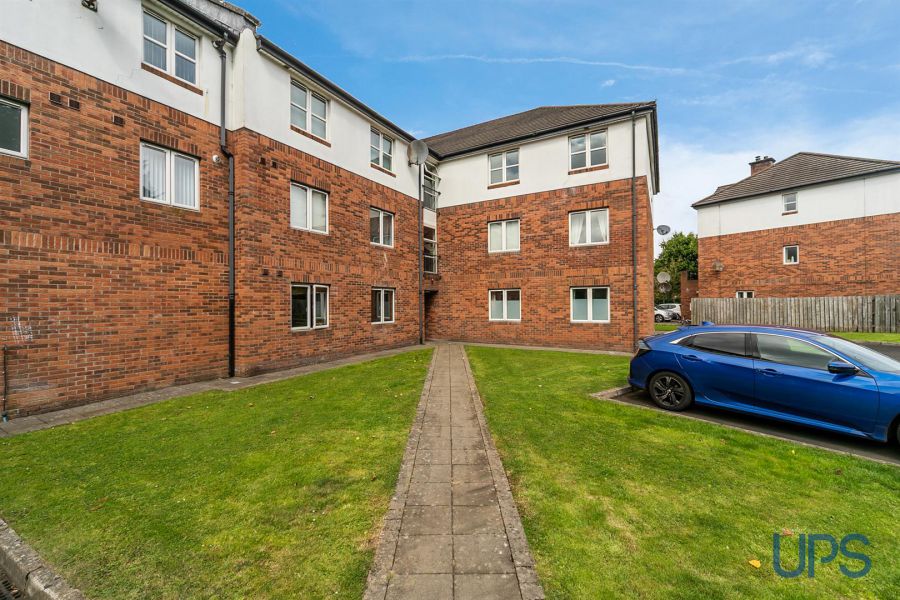 Apt 11, 15 St. Annes Road