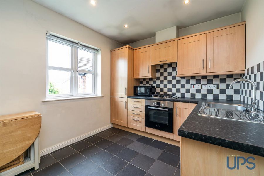 Apt 11, 15 St. Annes Road