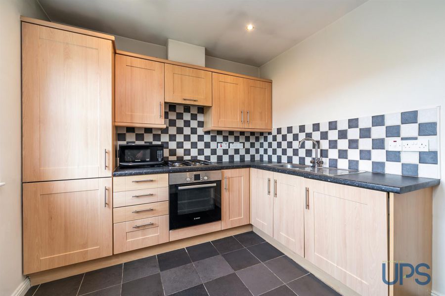 Apt 11, 15 St. Annes Road