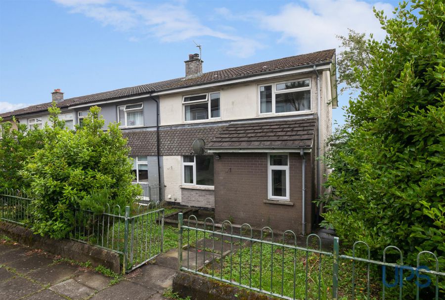 12 Glenmeen Close