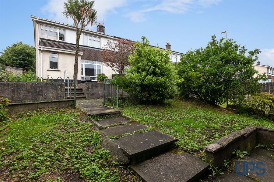 12 Glenmeen Close