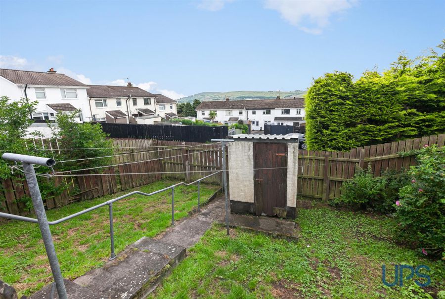 12 Glenmeen Close