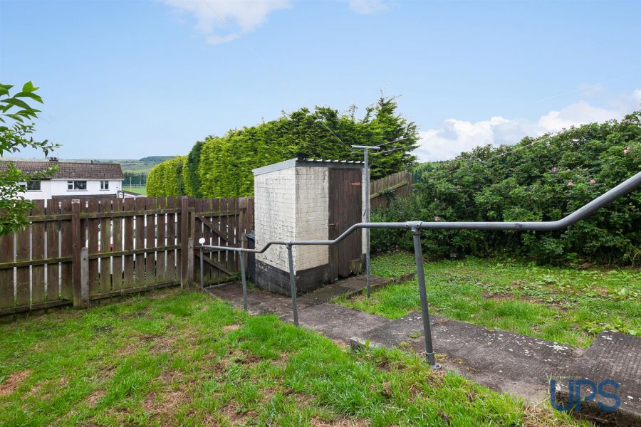 12 Glenmeen Close