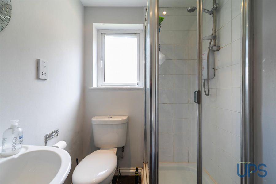 Apt 6, 15 St. Annes Road