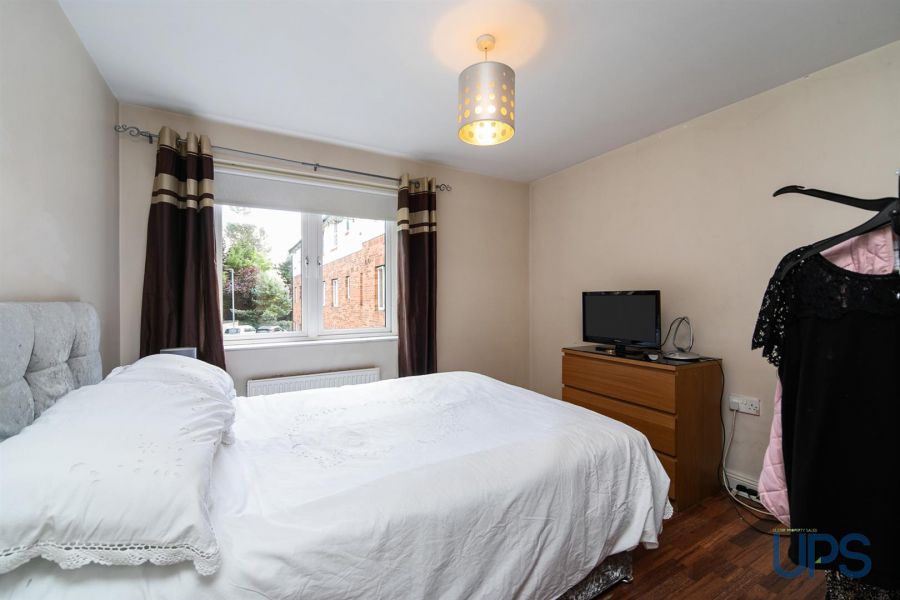 Apt 6, 15 St. Annes Road