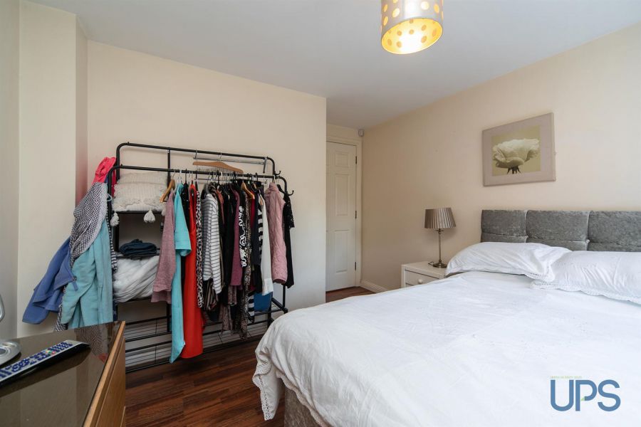 Apt 6, 15 St. Annes Road
