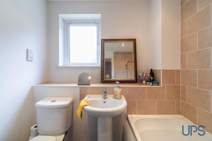 Apt 6, 15 St. Annes Road