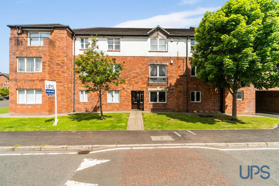 Apt 6, 15 St. Annes Road