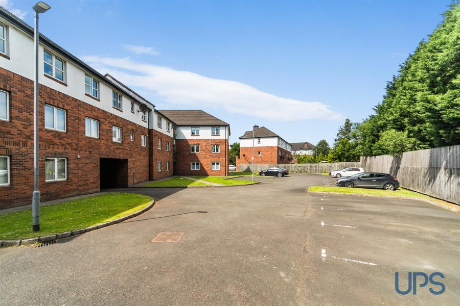 Apt 6, 15 St. Annes Road
