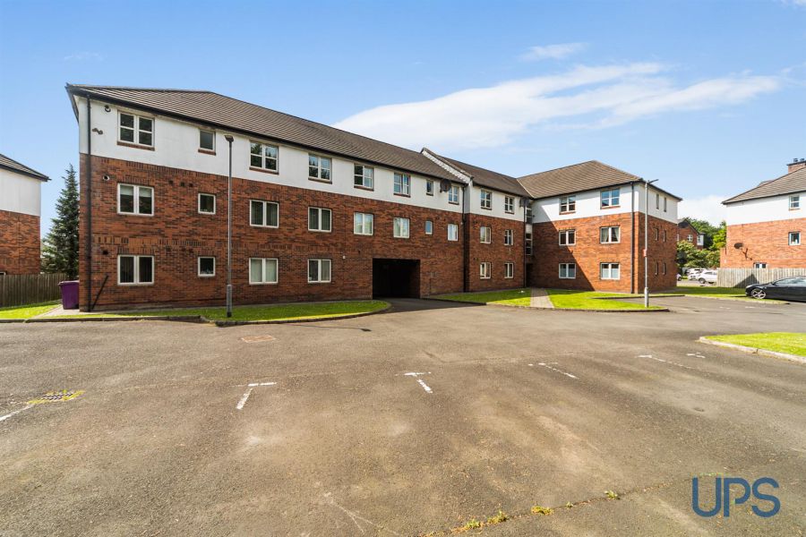 Apt 6, 15 St. Annes Road