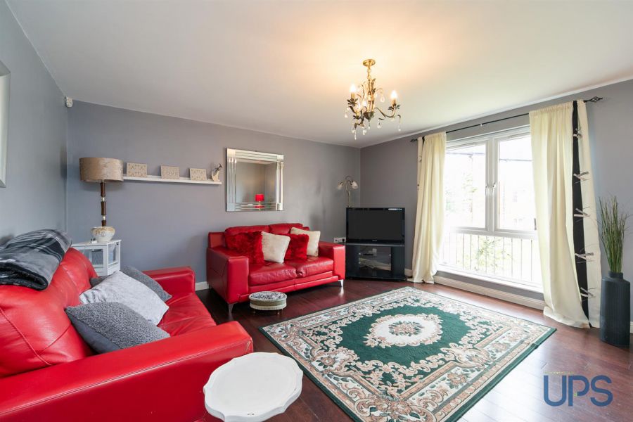 Apt 6, 15 St. Annes Road