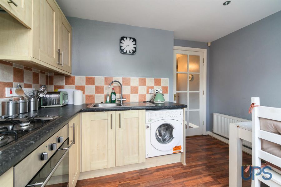 Apt 6, 15 St. Annes Road