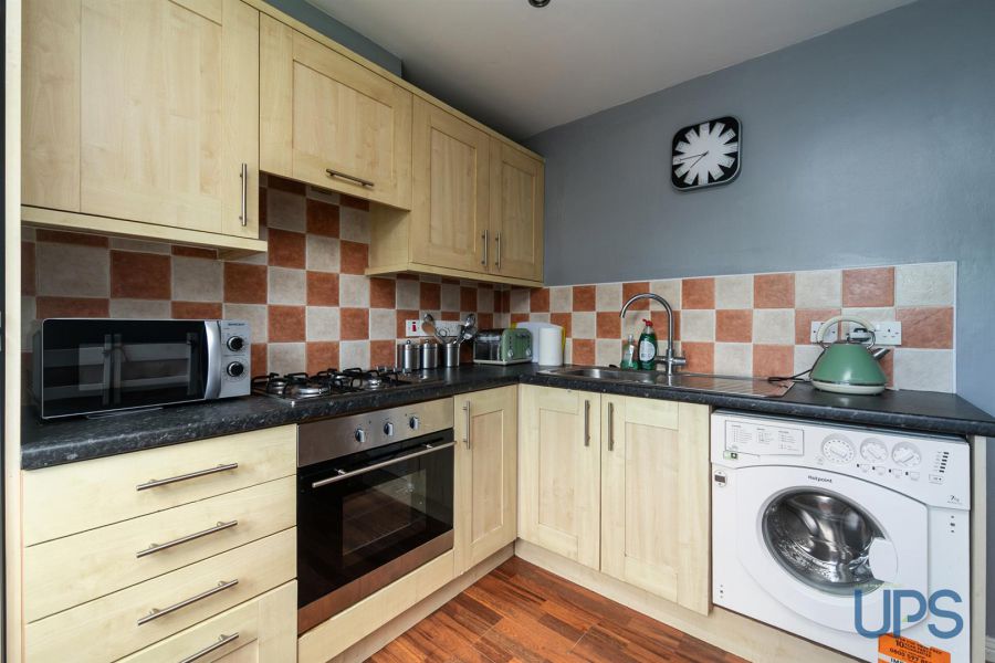 Apt 6, 15 St. Annes Road