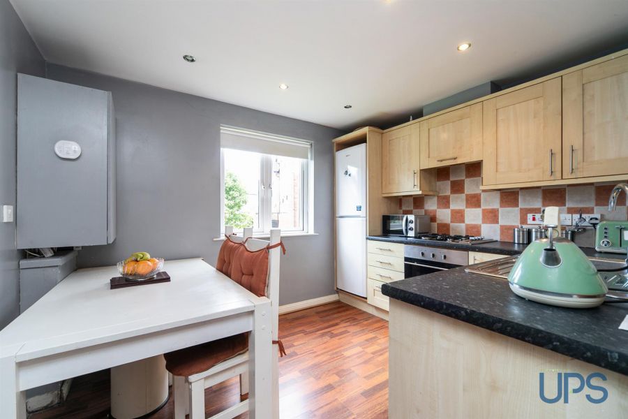 Apt 6, 15 St. Annes Road
