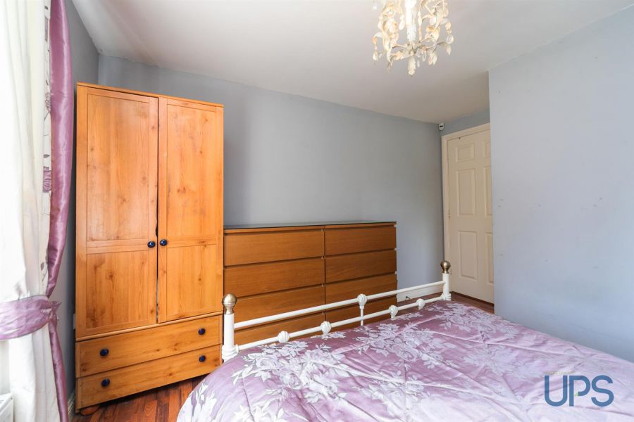 Apt 6, 15 St. Annes Road