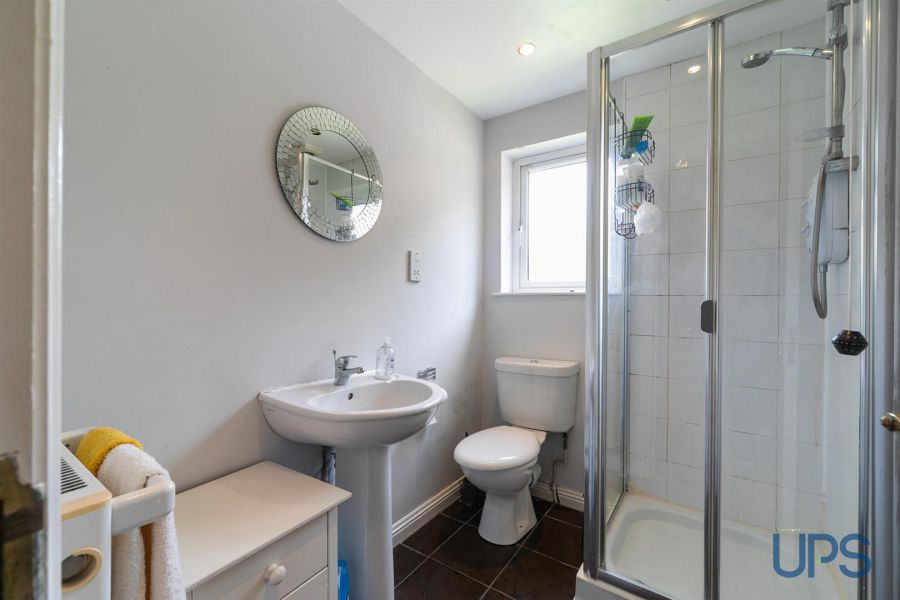 Apt 6, 15 St. Annes Road