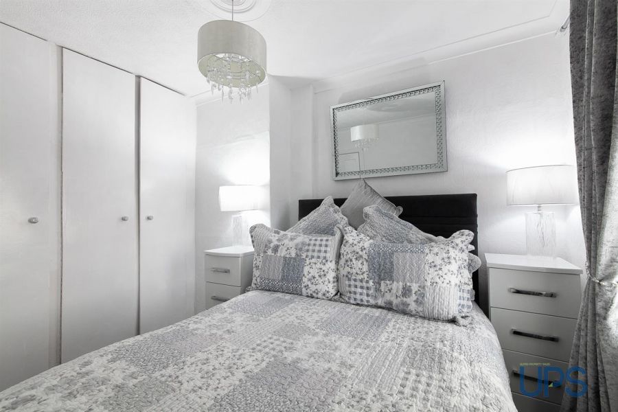 10 Andersonstown Park