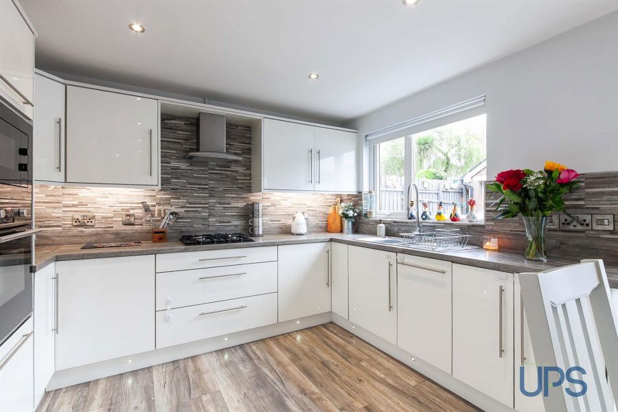 32 Coolnasilla Park West