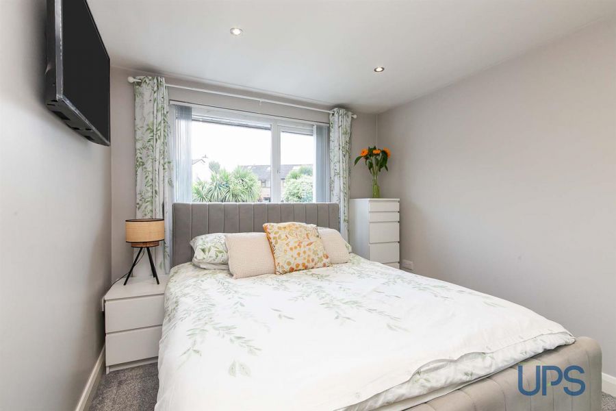 32 Coolnasilla Park West