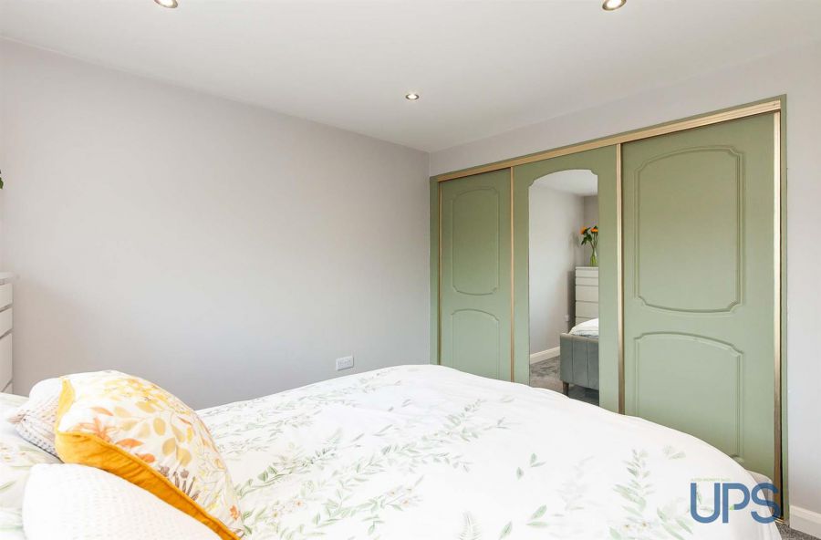 32 Coolnasilla Park West