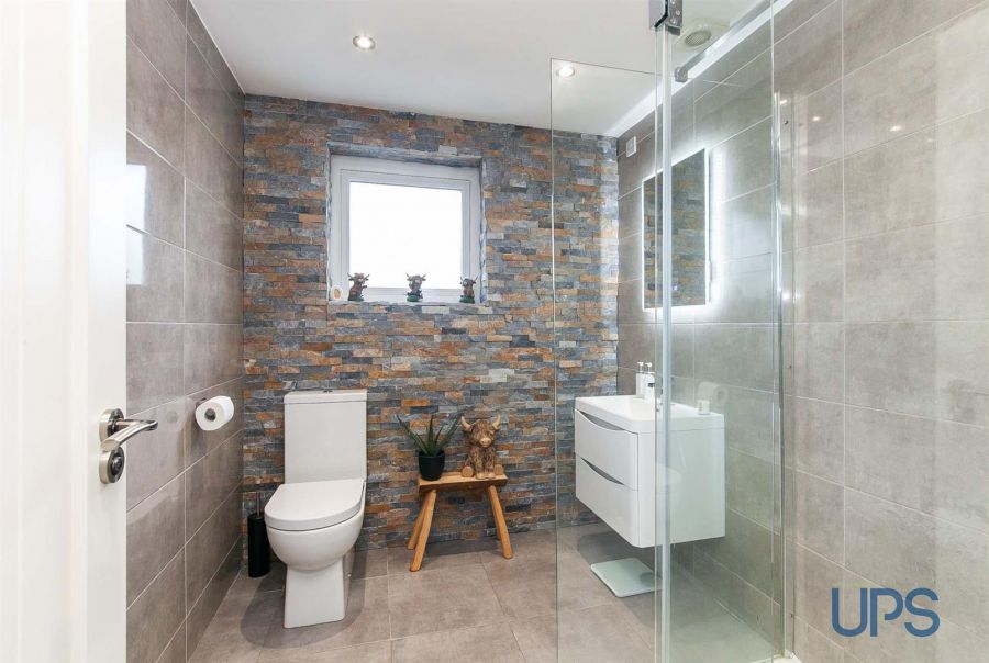 32 Coolnasilla Park West