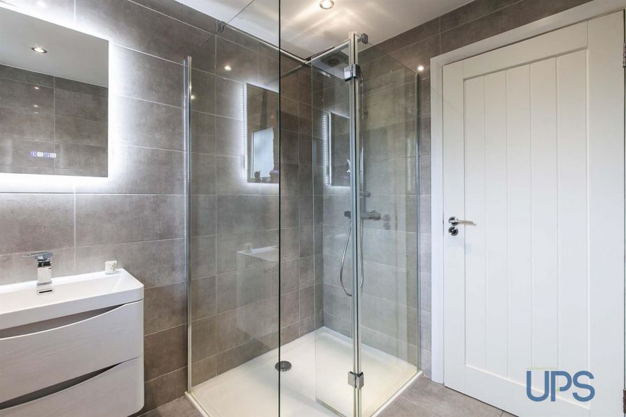 32 Coolnasilla Park West