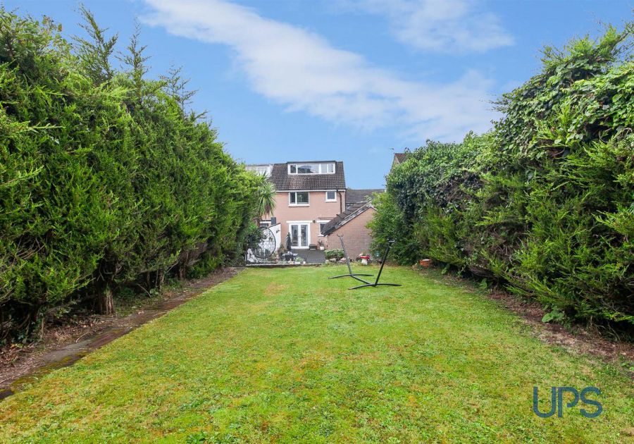 32 Coolnasilla Park West