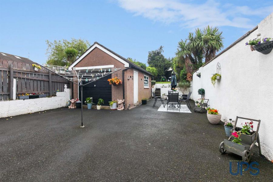 32 Coolnasilla Park West