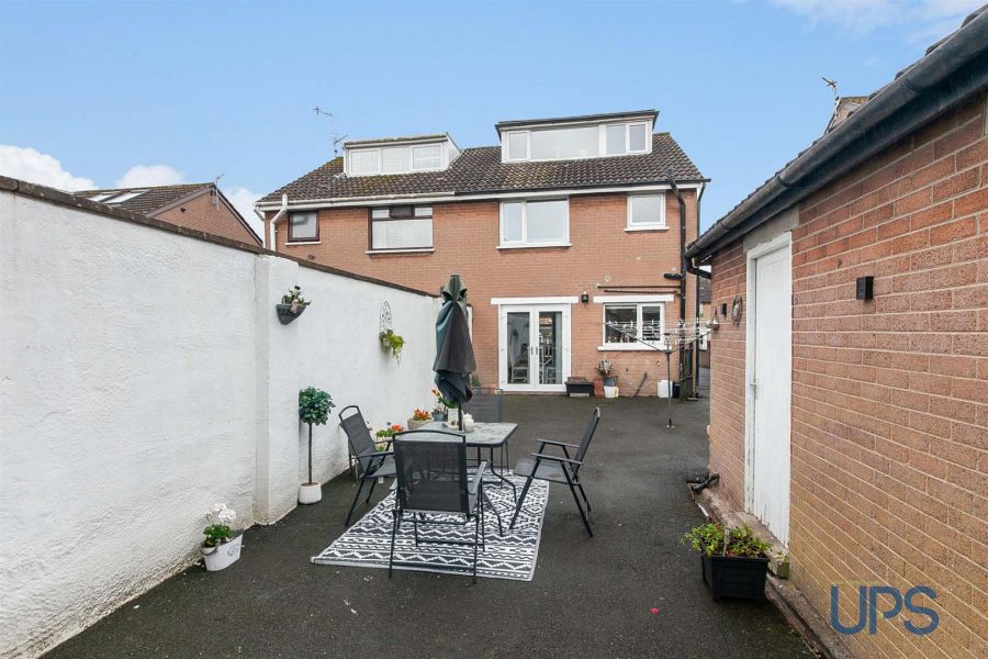 32 Coolnasilla Park West