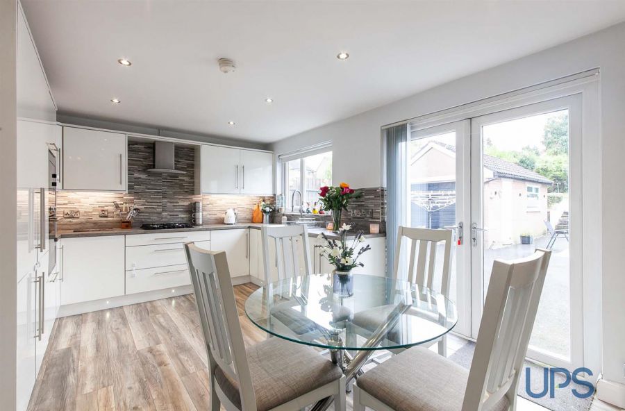 32 Coolnasilla Park West