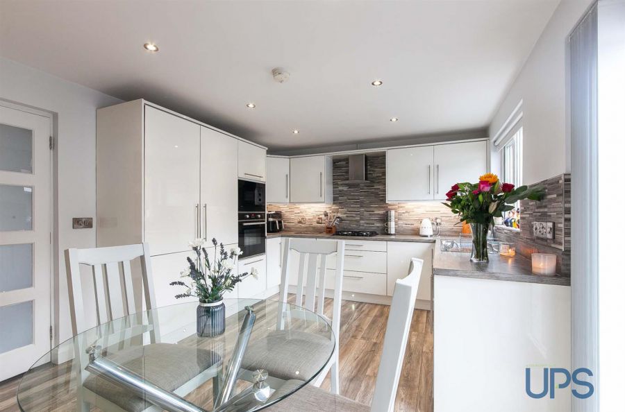 32 Coolnasilla Park West