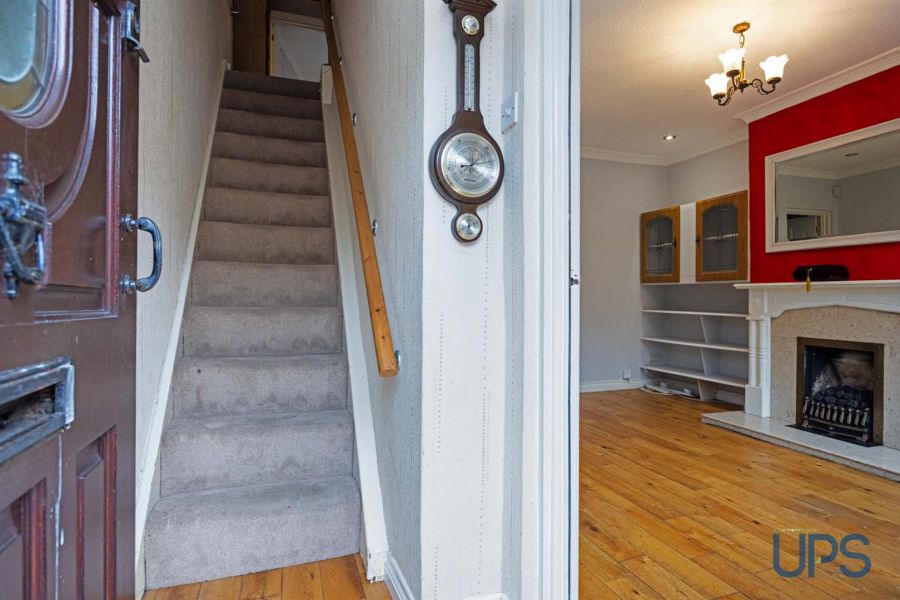 6 Iveagh Crescent
