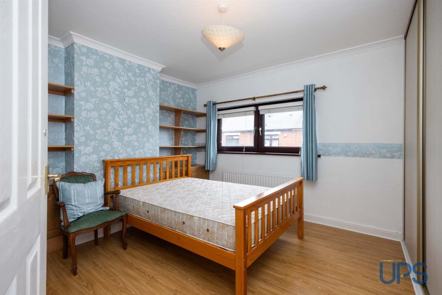 6 Iveagh Crescent
