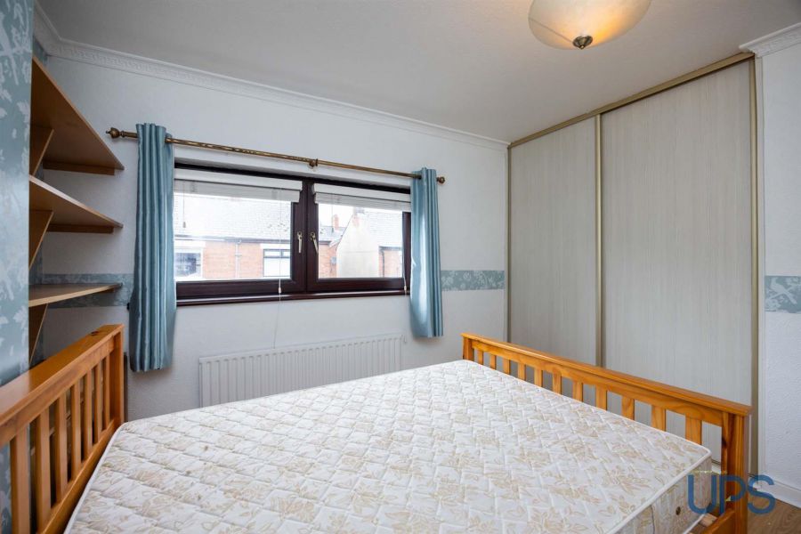6 Iveagh Crescent