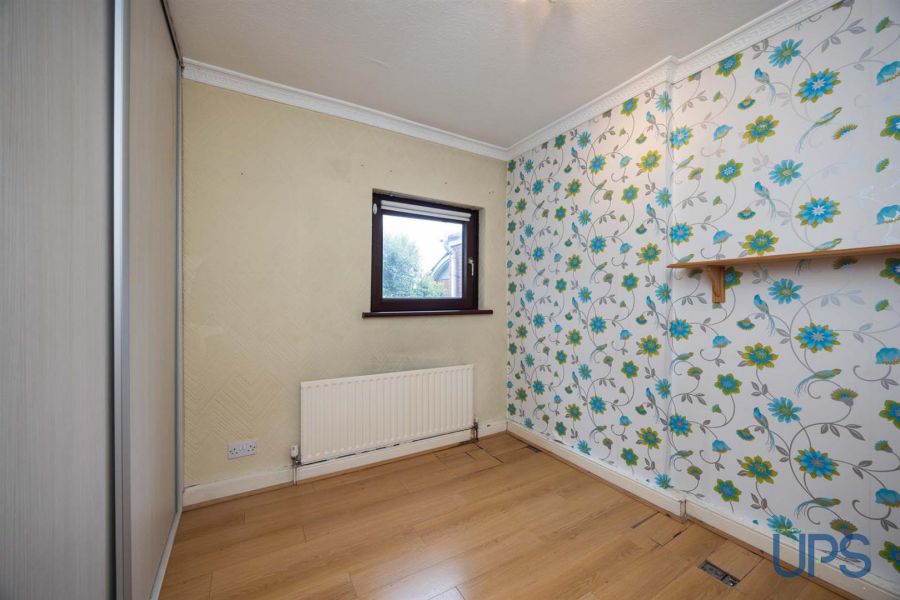 6 Iveagh Crescent