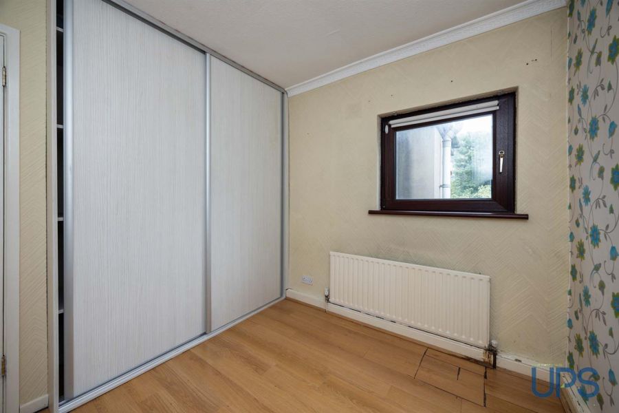 6 Iveagh Crescent