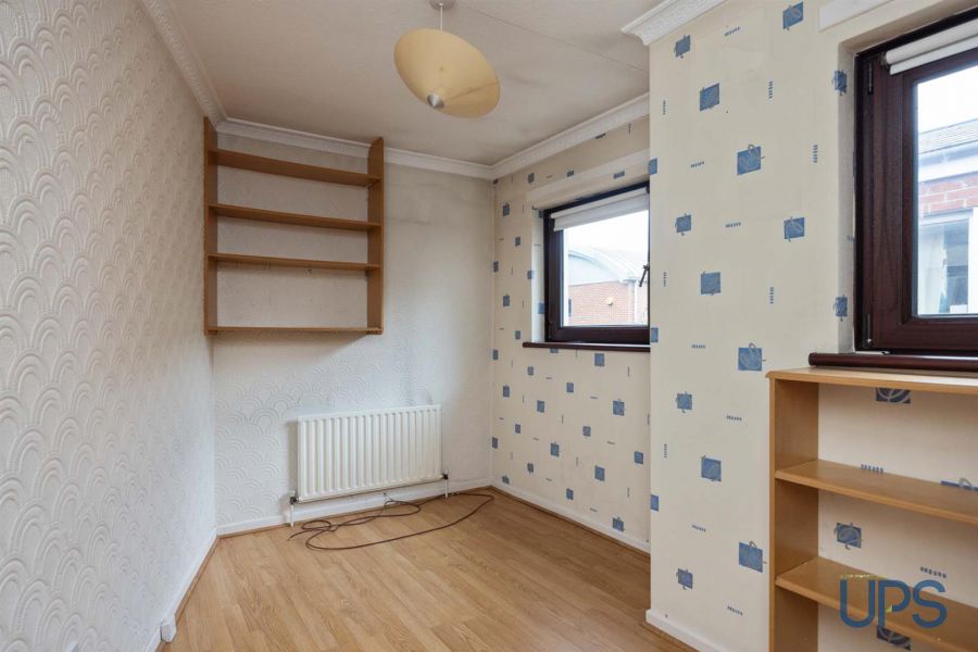 6 Iveagh Crescent