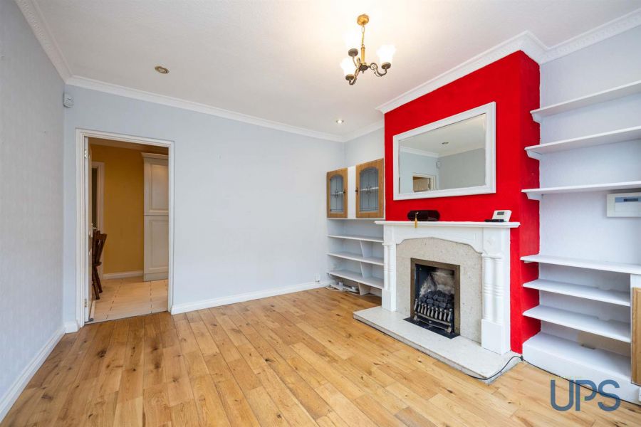 6 Iveagh Crescent