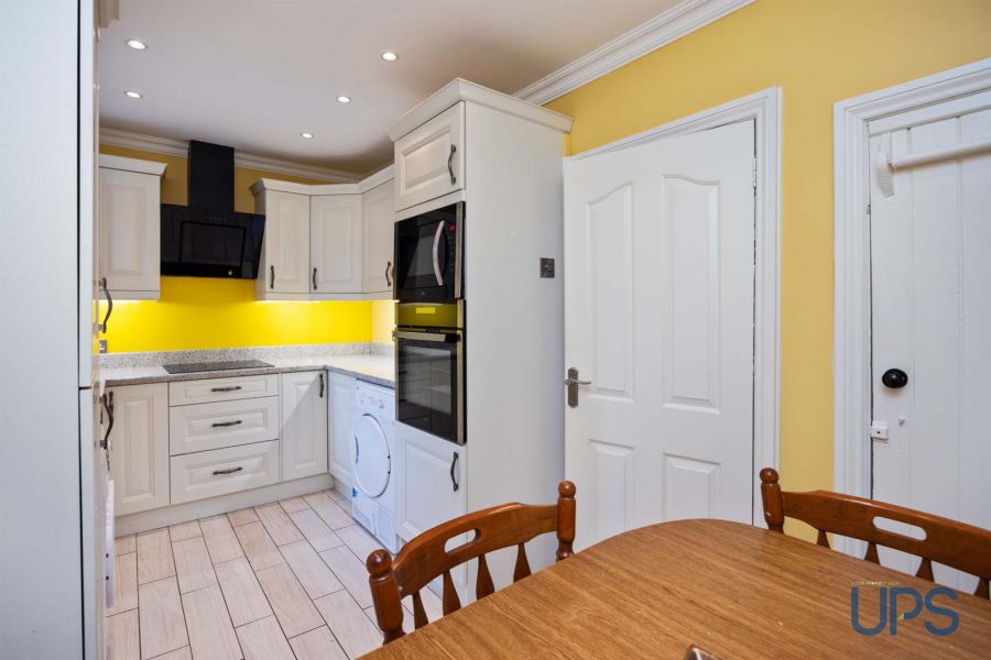 6 Iveagh Crescent