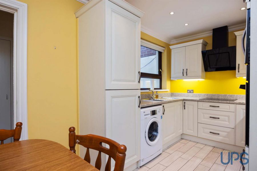6 Iveagh Crescent