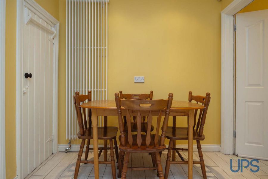 6 Iveagh Crescent