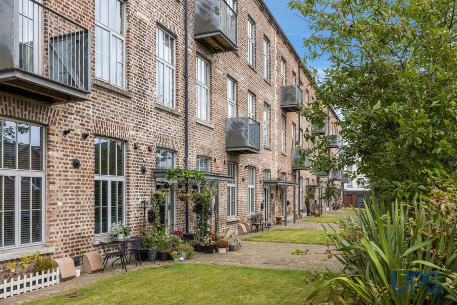 Apt 6 The Ross Building